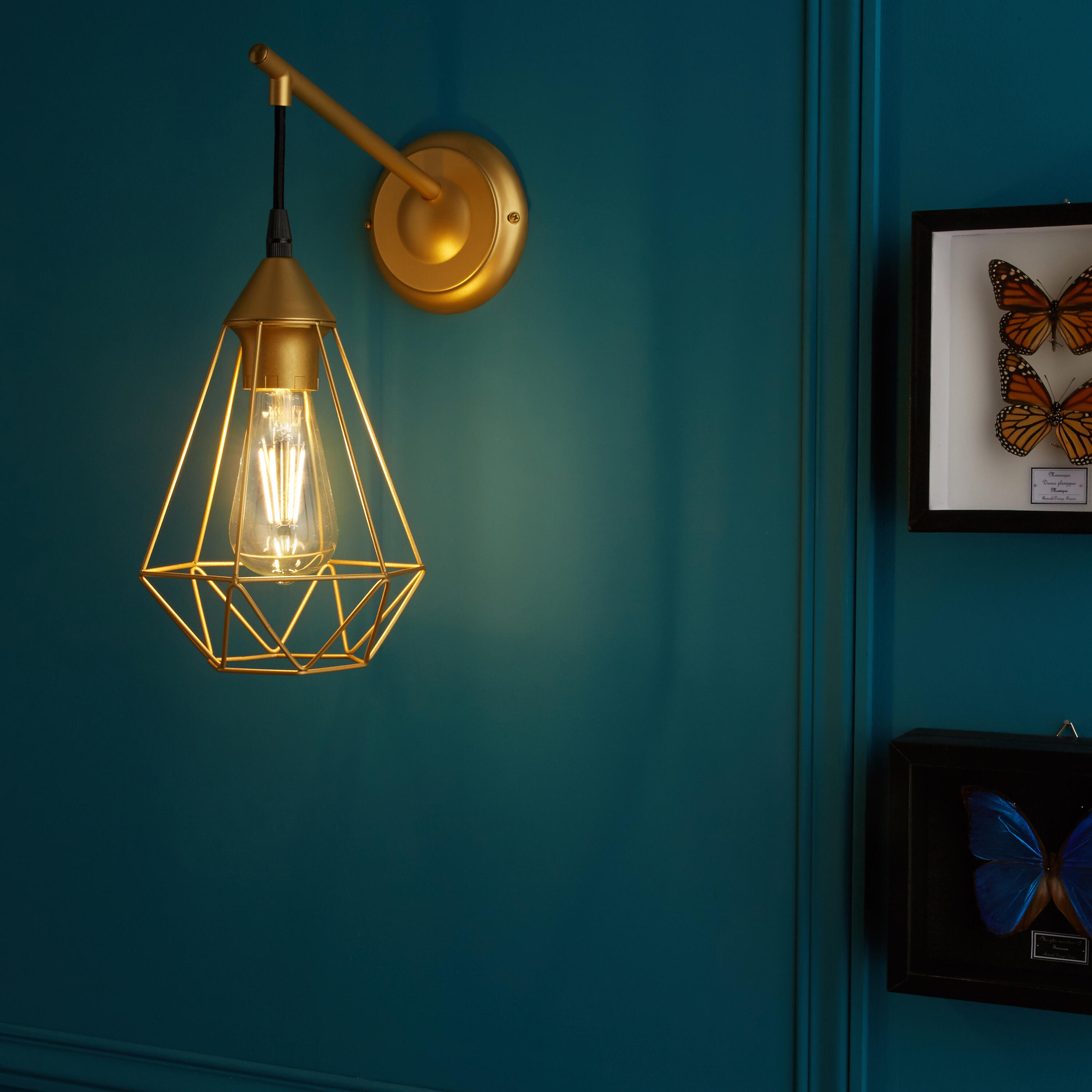 Applique design Byron oro, in metallo, 37.5 x 18 cm, INSPIRE Leroy Merlin