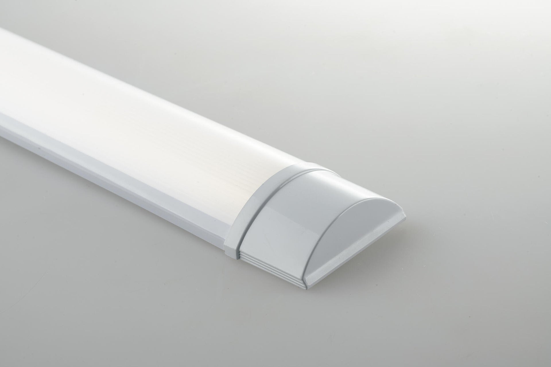 Reglette Led Batten 60 cm 18W 1620LM IP20 Intec Leroy Merlin